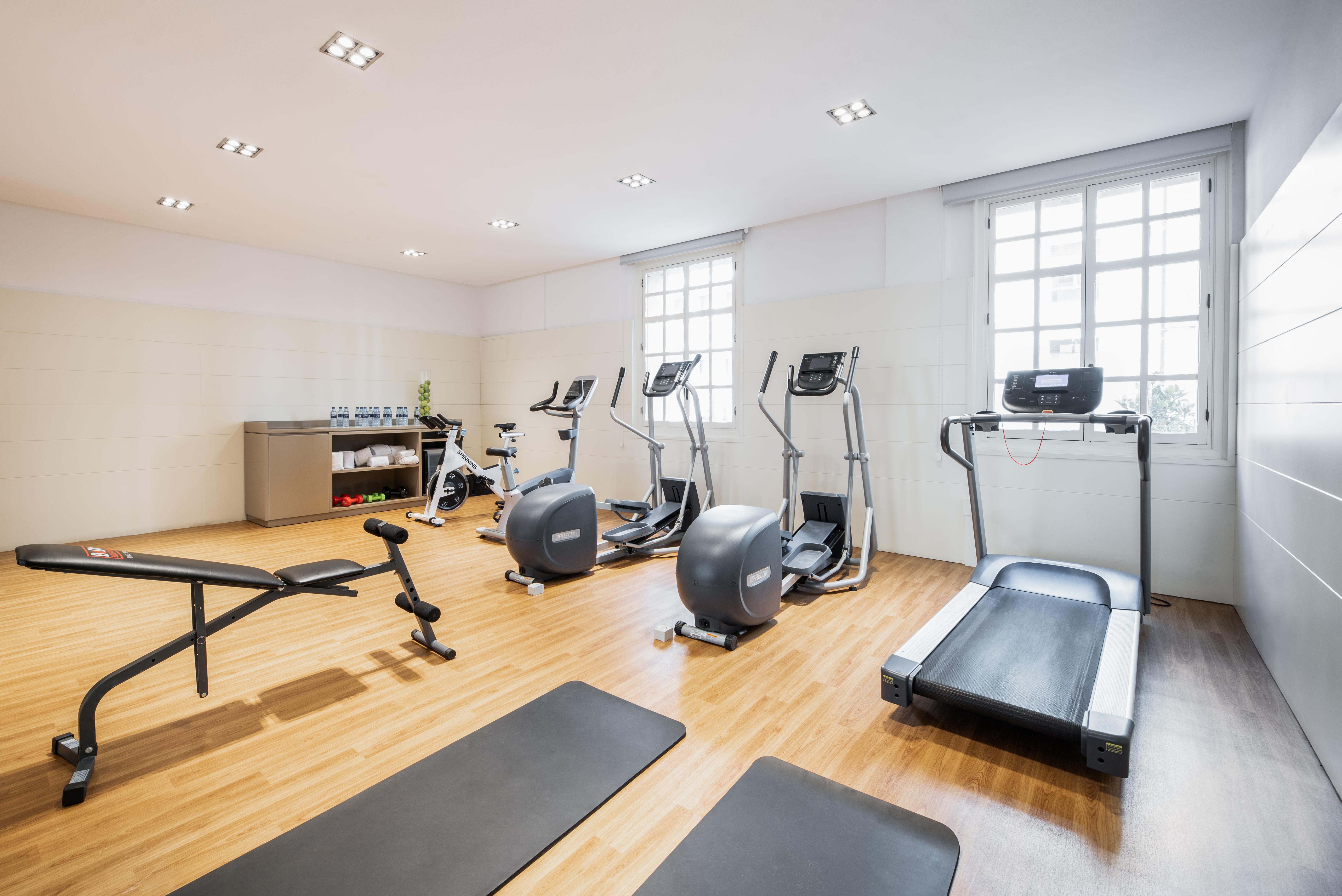 Eurostars Hotel De La Reconquista Oviedo Esterno foto A gym at a hotel
