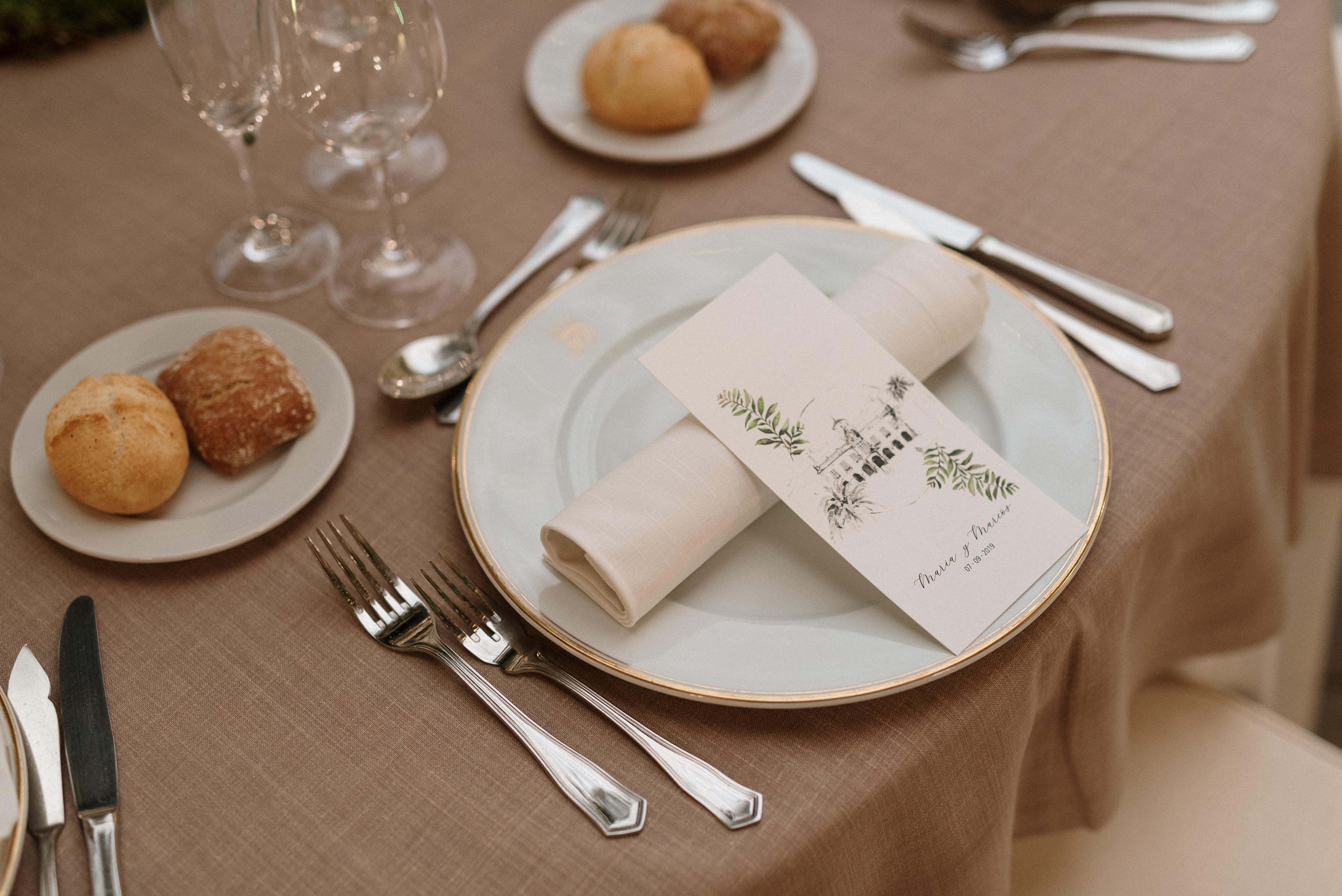 Eurostars Hotel De La Reconquista Oviedo Esterno foto A Christmas cracker on a place setting