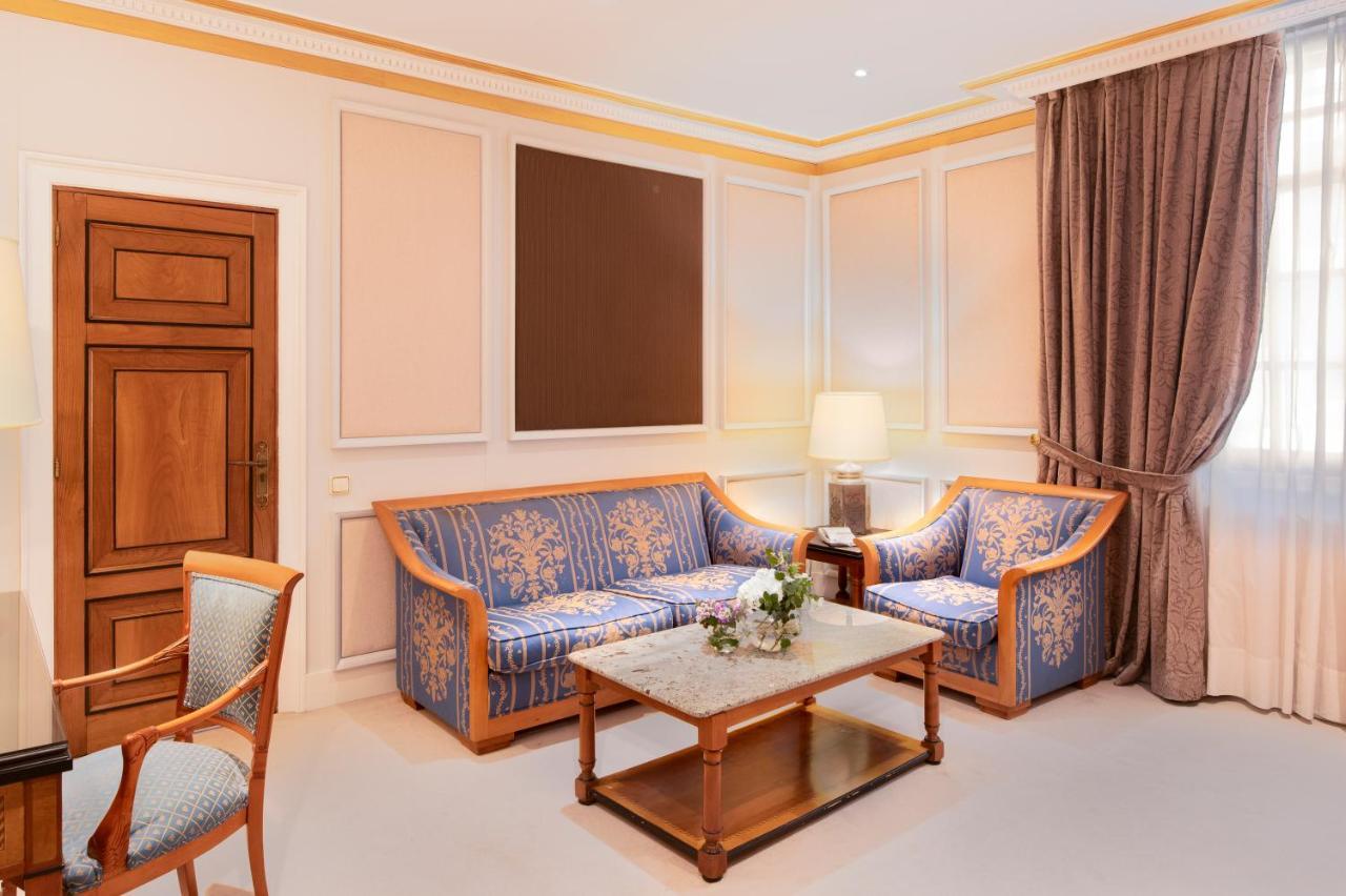 Eurostars Hotel De La Reconquista Oviedo Esterno foto A suite at the hotel