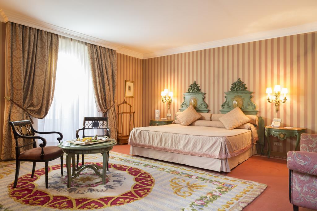Eurostars Hotel De La Reconquista Oviedo Esterno foto A bedroom at the hotel