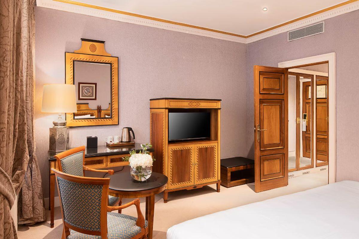 Eurostars Hotel De La Reconquista Oviedo Esterno foto A room at the hotel