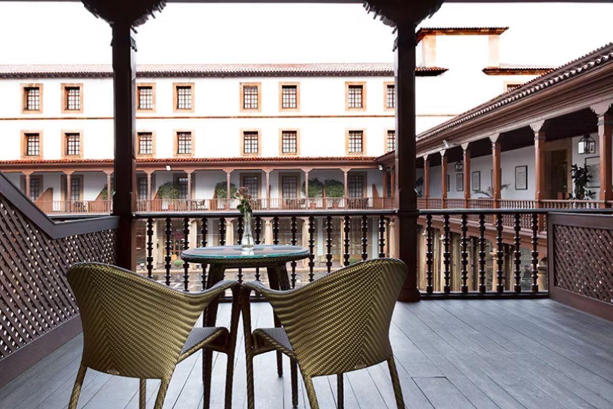 Eurostars Hotel De La Reconquista Oviedo Esterno foto Patio of the hotel
