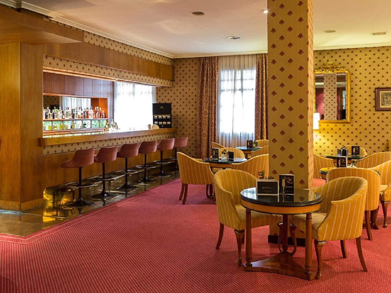 Eurostars Hotel De La Reconquista Oviedo Esterno foto The bar at the hotel